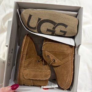 UGG baby booties Boots size S NWT